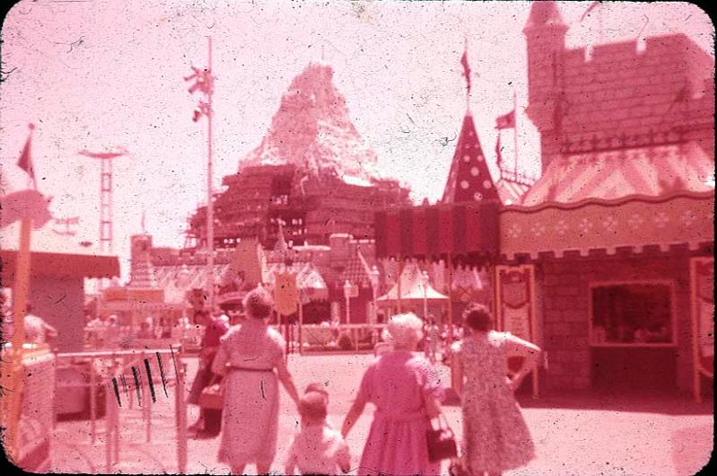 1959 - Disneyland.jpg